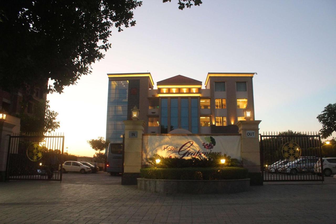 Ramada By Wyndham Varanasi Katesar Chandauli Exterior photo