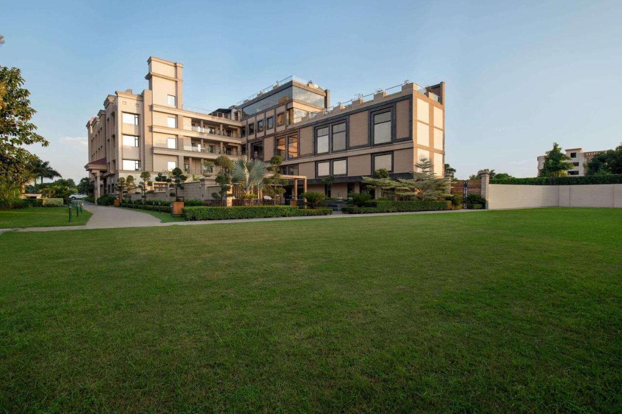 Ramada By Wyndham Varanasi Katesar Chandauli Exterior photo