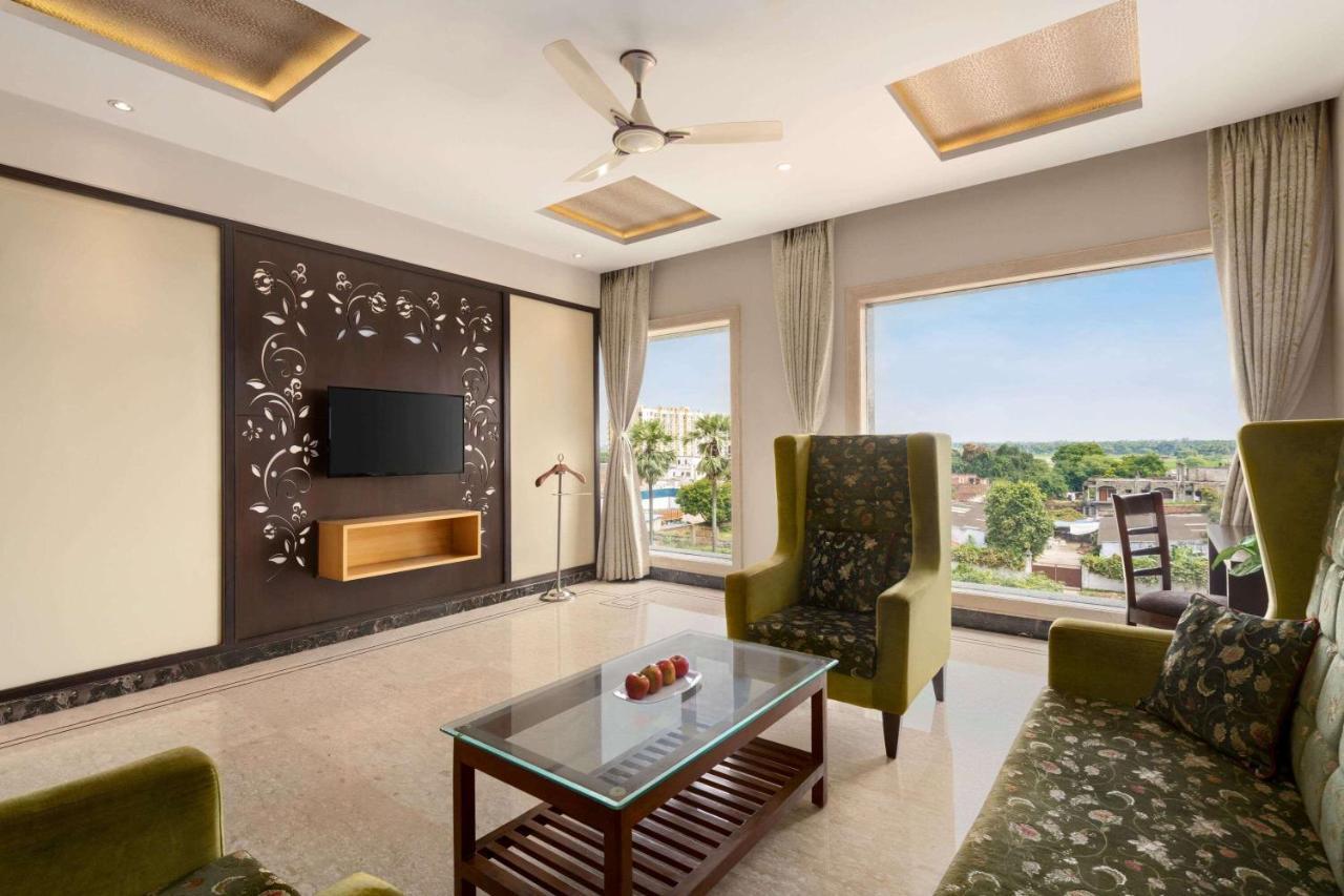 Ramada By Wyndham Varanasi Katesar Chandauli Exterior photo