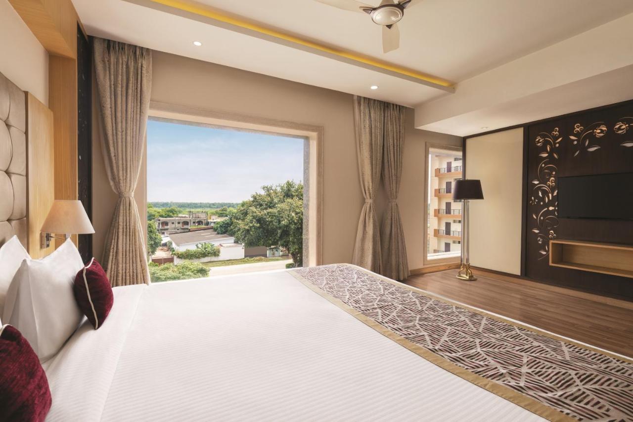 Ramada By Wyndham Varanasi Katesar Chandauli Exterior photo
