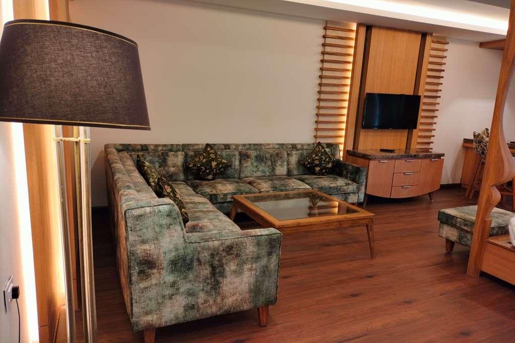 Ramada By Wyndham Varanasi Katesar Chandauli Room photo