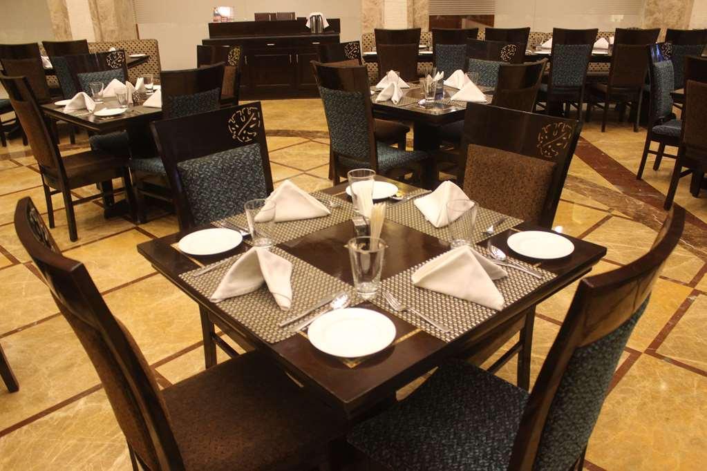 Ramada By Wyndham Varanasi Katesar Hotel Chandauli Restaurant photo