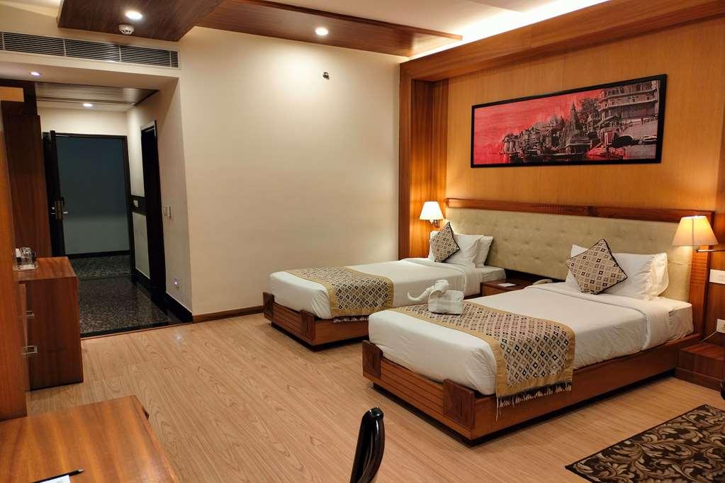 Ramada By Wyndham Varanasi Katesar Hotel Chandauli Room photo