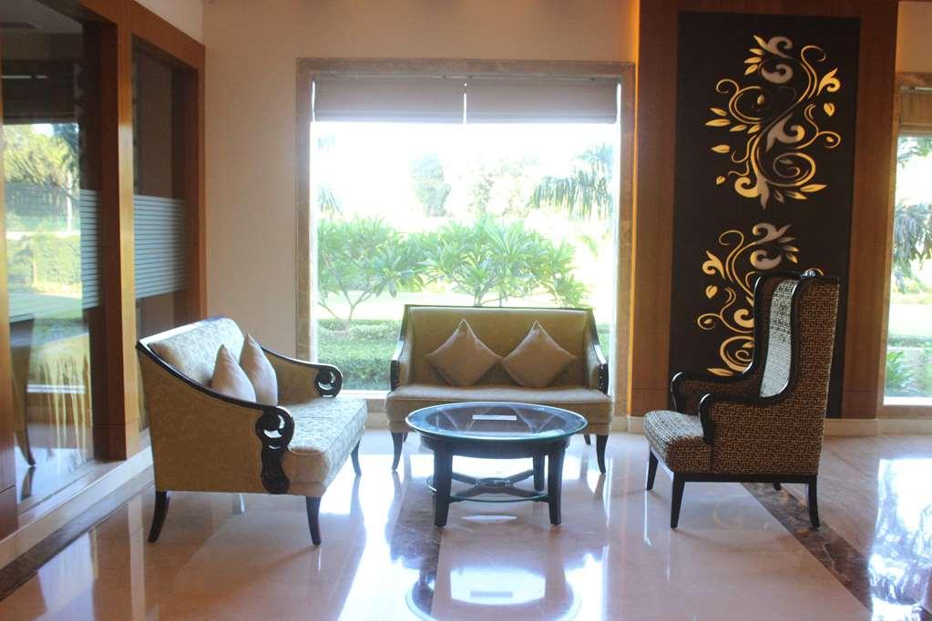 Ramada By Wyndham Varanasi Katesar Chandauli Interior photo